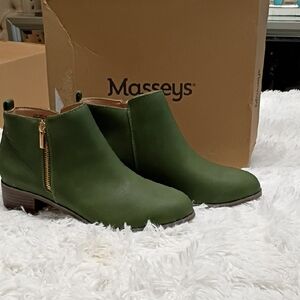 New Masseys Women's Moss Green Ankle Boots Side Zipper SZ 10 Wide